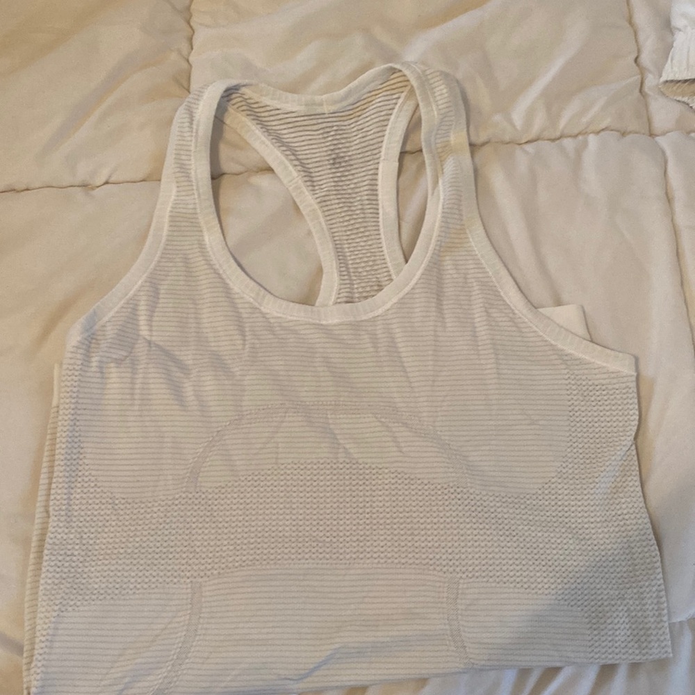 Lululemon top size M